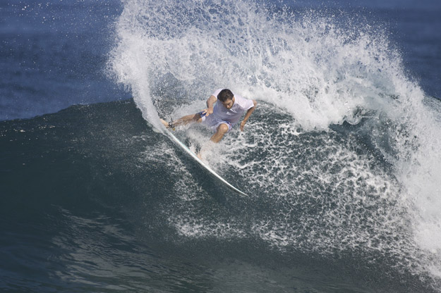 El estadounidense Hans Hagen debutará en una competencia de la ISA, pero es conocido por surfear con estilo algunas de las mejores olas del mundo, y además sabe cómo tirar montones de agua al aire. Foto: Pat Stacy  